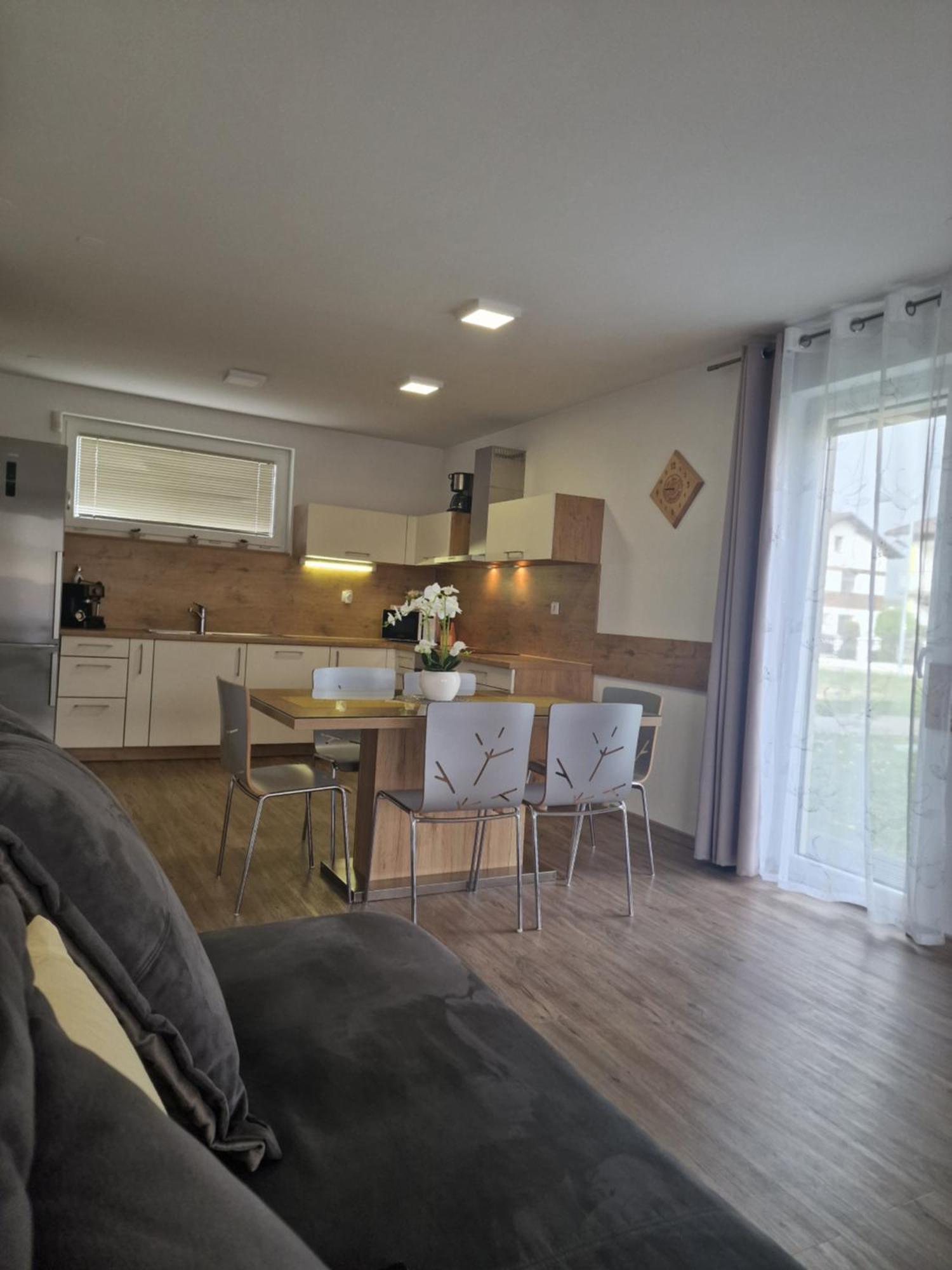 Family Apartment مورفسكه تيبليتسه المظهر الخارجي الصورة